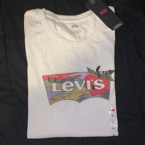 NWT white Levi’s t shirt
